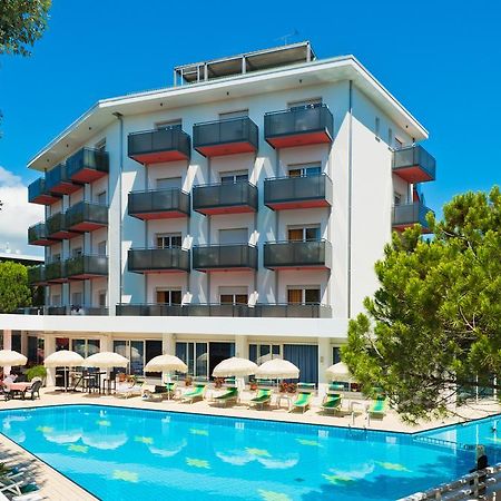Hotel Gimm Бибионе Екстериор снимка