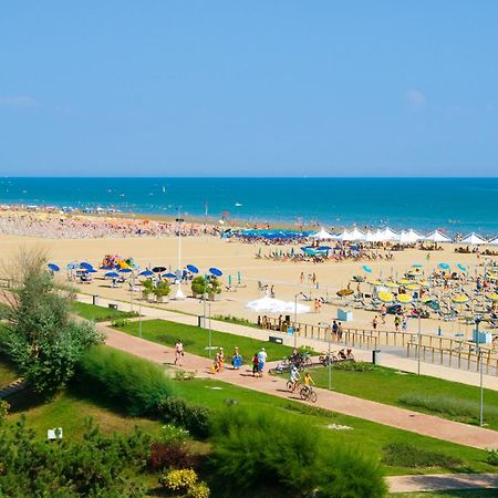 Hotel Gimm Бибионе Екстериор снимка