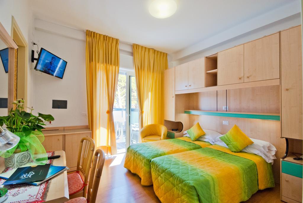 Hotel Gimm Бибионе Стая снимка