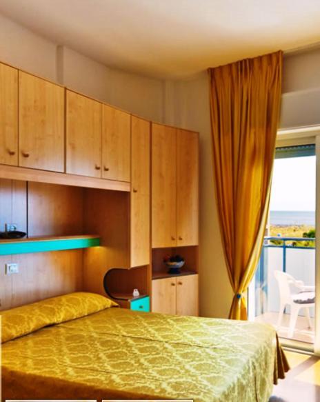 Hotel Gimm Бибионе Екстериор снимка