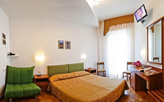 Hotel Gimm Бибионе Екстериор снимка