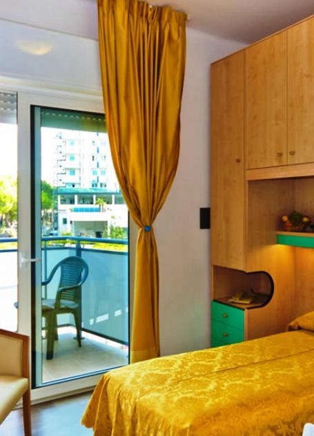 Hotel Gimm Бибионе Екстериор снимка