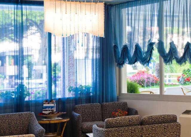 Hotel Gimm Бибионе Екстериор снимка