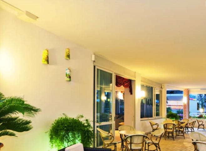 Hotel Gimm Бибионе Екстериор снимка