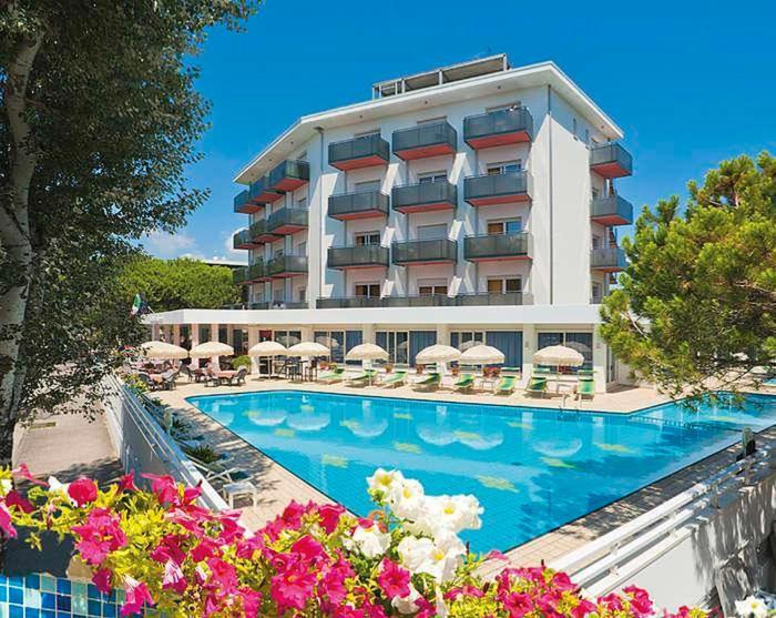 Hotel Gimm Бибионе Екстериор снимка