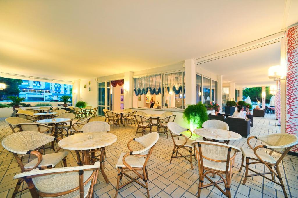 Hotel Gimm Бибионе Екстериор снимка