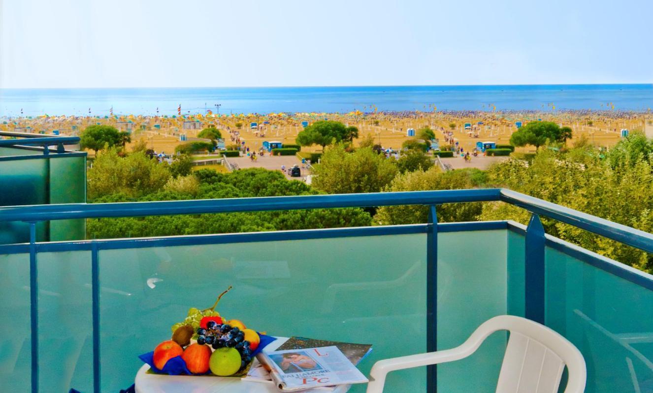 Hotel Gimm Бибионе Екстериор снимка