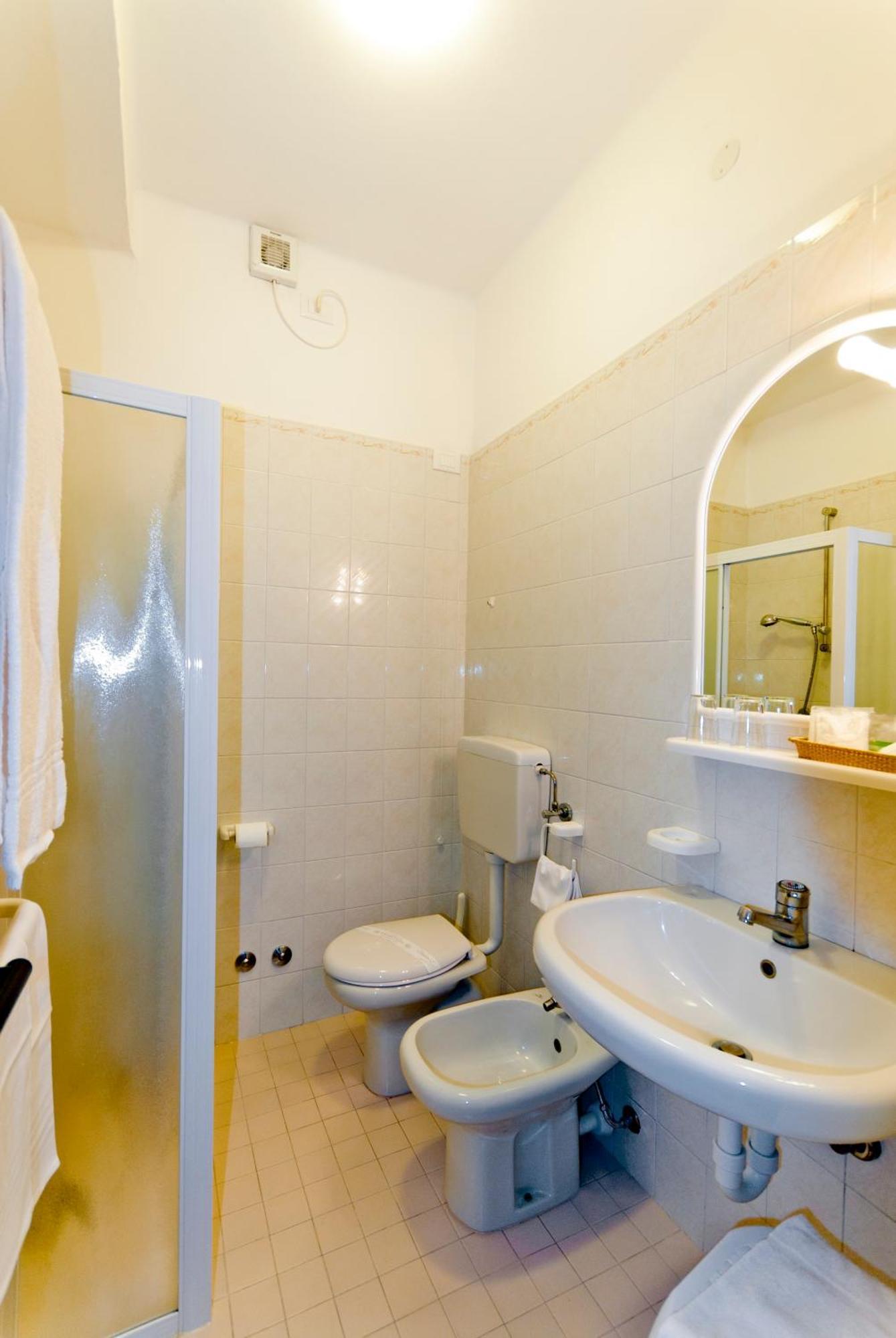 Hotel Gimm Бибионе Екстериор снимка