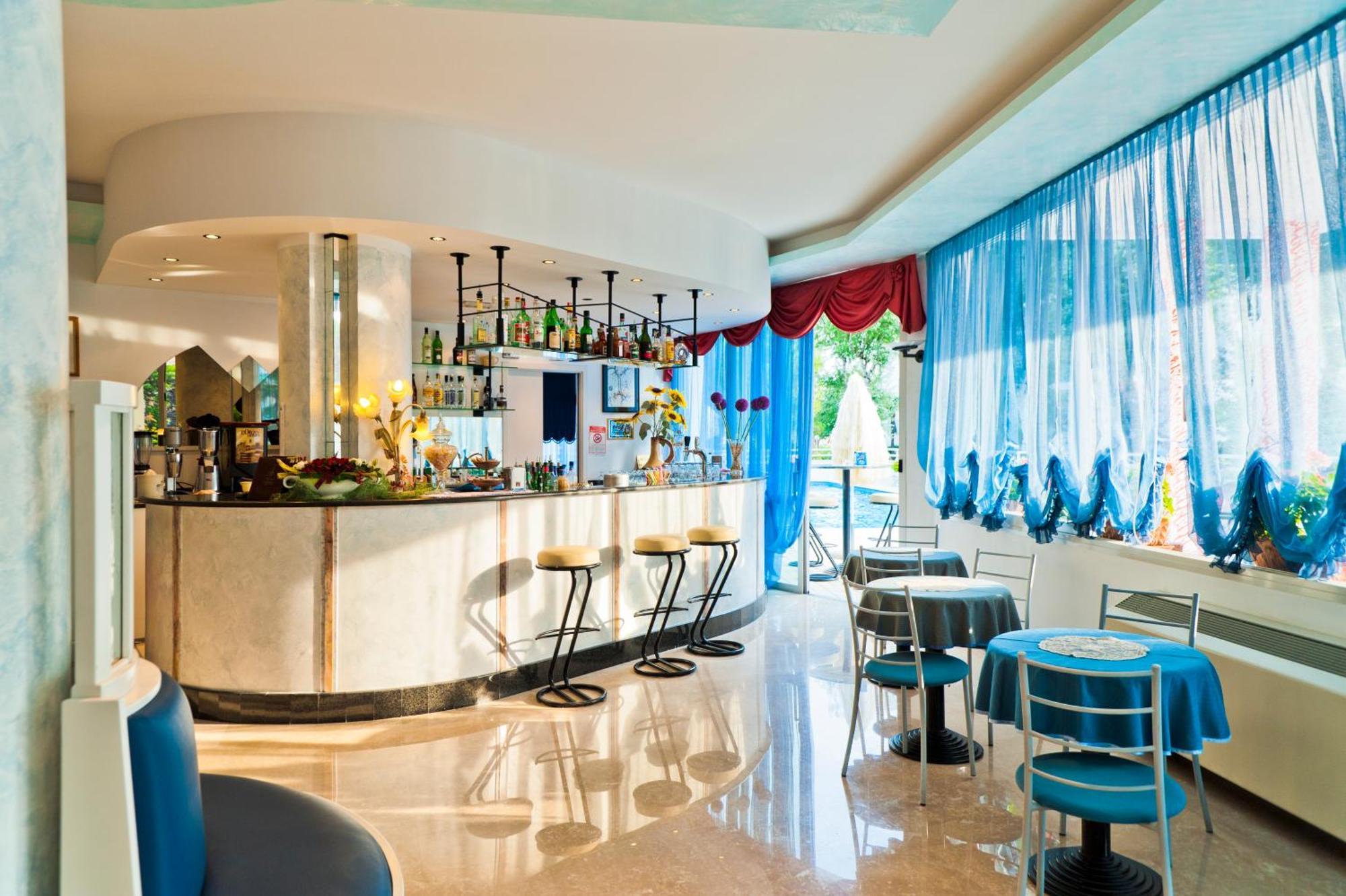 Hotel Gimm Бибионе Екстериор снимка