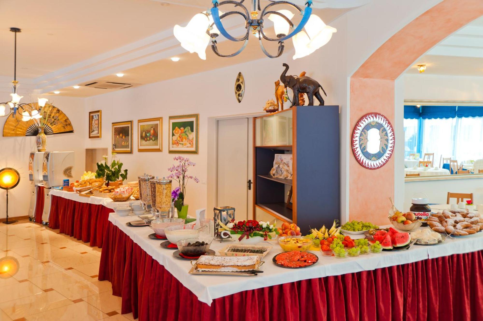 Hotel Gimm Бибионе Екстериор снимка