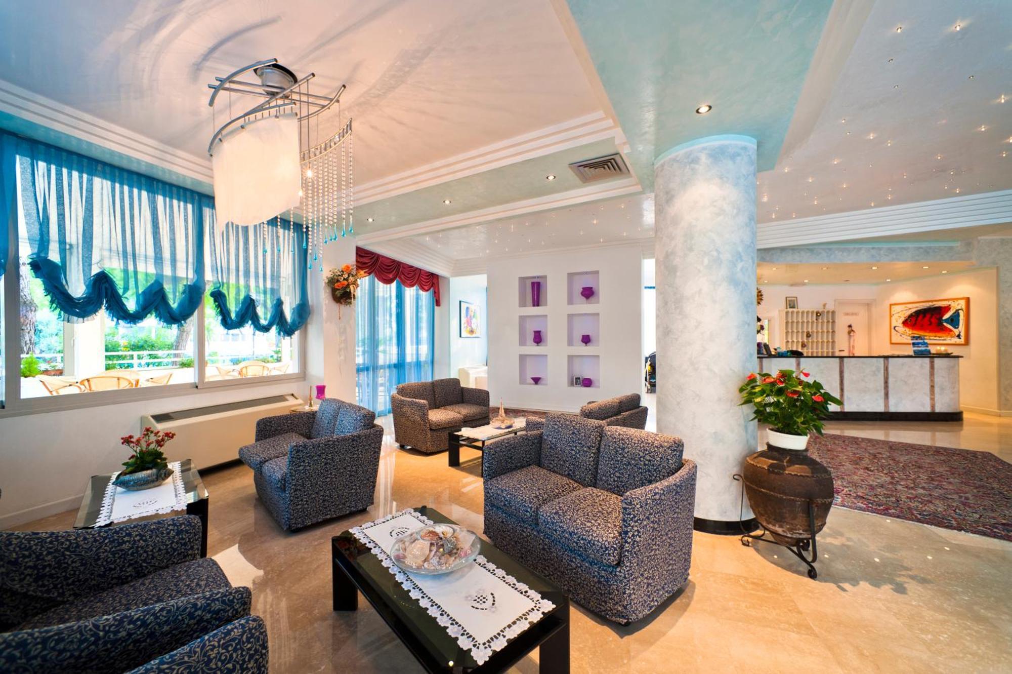 Hotel Gimm Бибионе Екстериор снимка