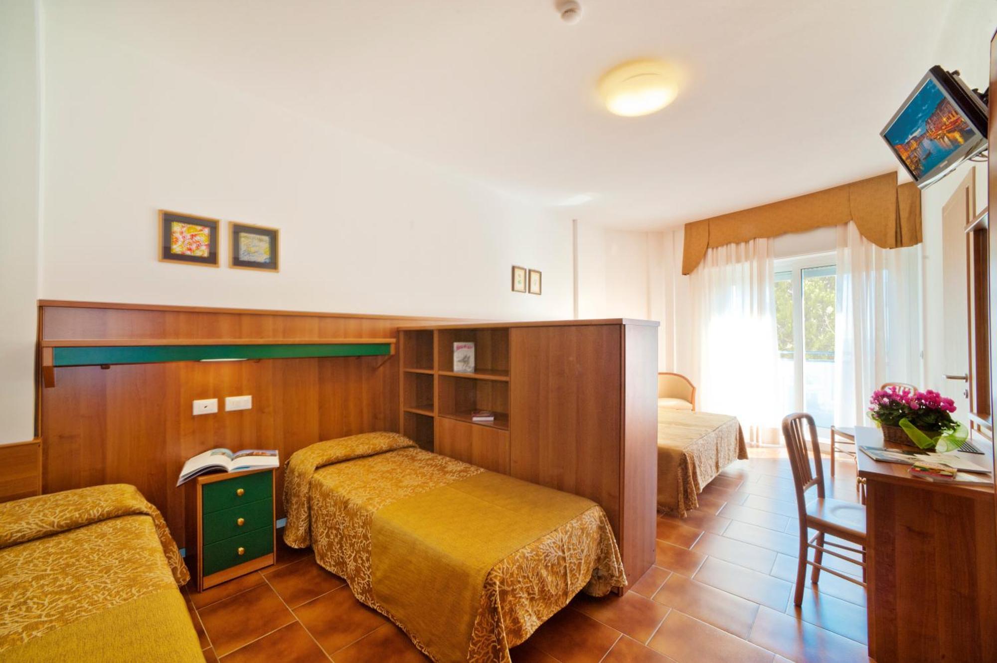 Hotel Gimm Бибионе Екстериор снимка