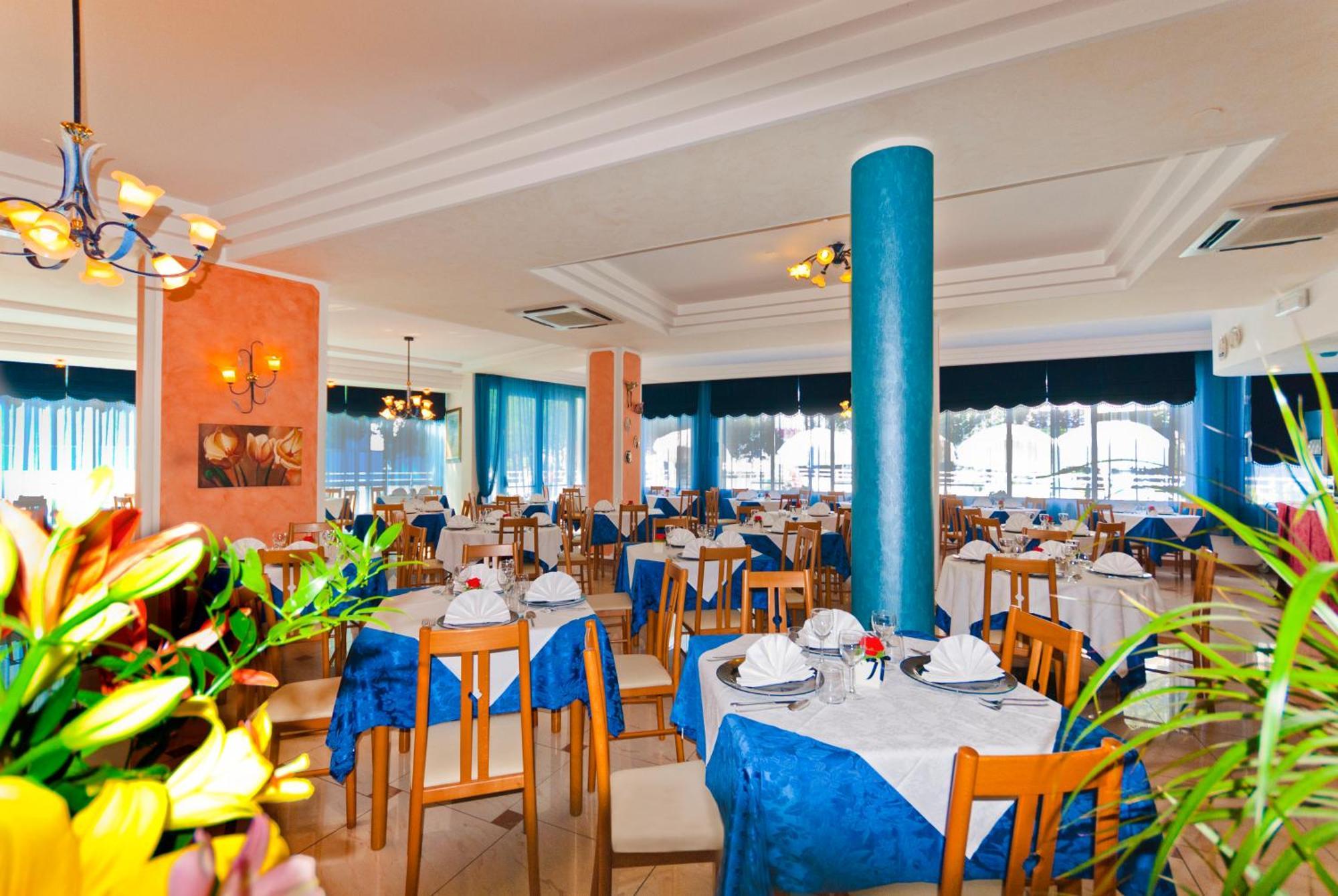 Hotel Gimm Бибионе Екстериор снимка