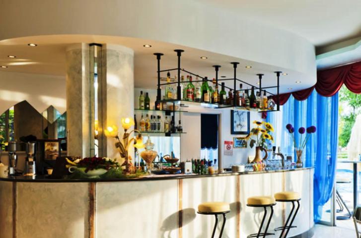 Hotel Gimm Бибионе Екстериор снимка