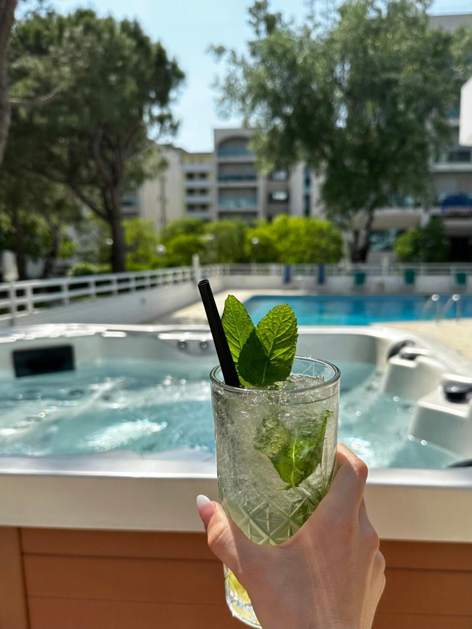 Hotel Gimm Бибионе Екстериор снимка
