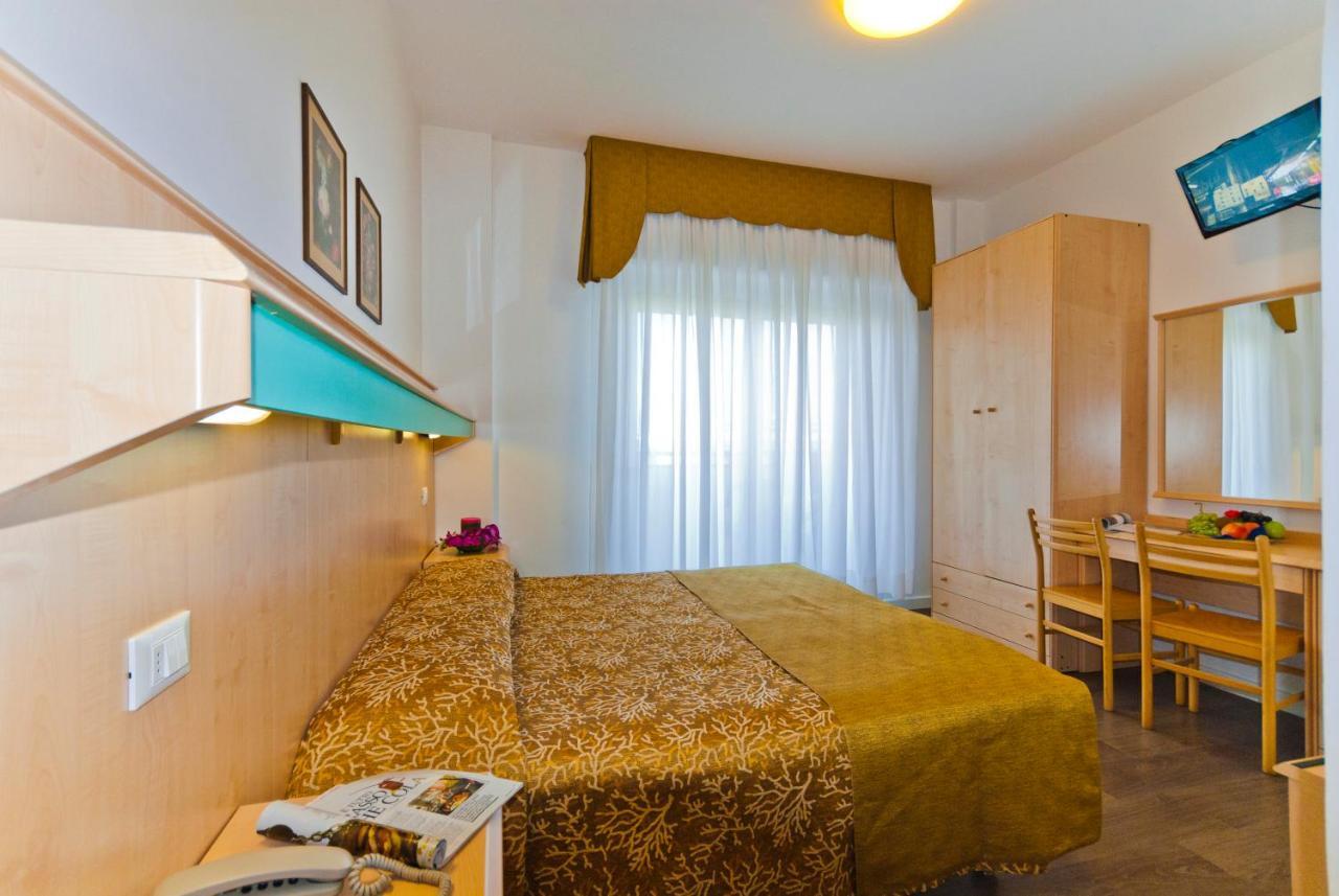 Hotel Gimm Бибионе Стая снимка